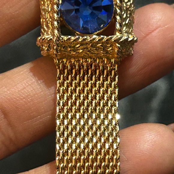Elegant Gold Tone Mesh With Blue Stones Cufflinks - Picture 4 of 4